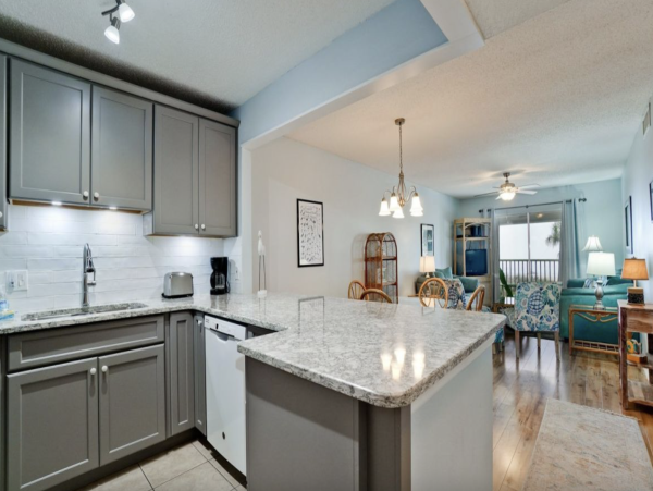 Holmes Beach 2 Bedroom Beach Front Vacation Rental Sleeps 4